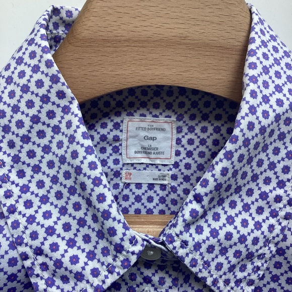 Gap Fitted Boyfriend button-down shirt, purple print - Picture 4 of 4
